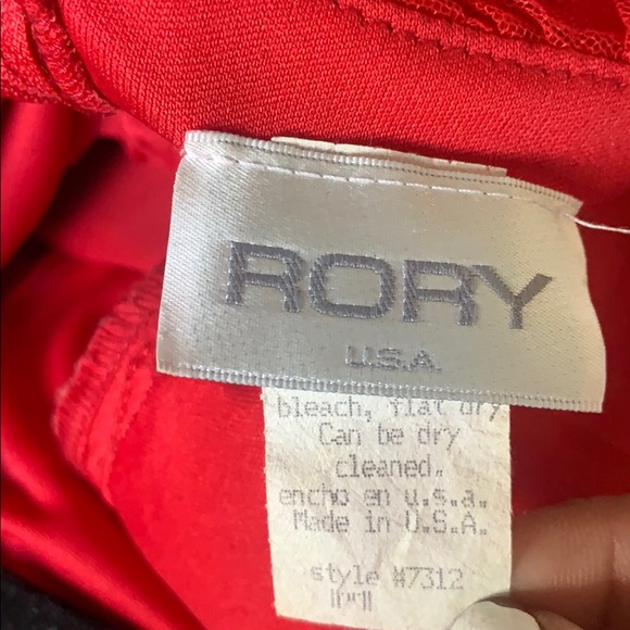 Spaghetti strapped red dress - Picture 5 of 6